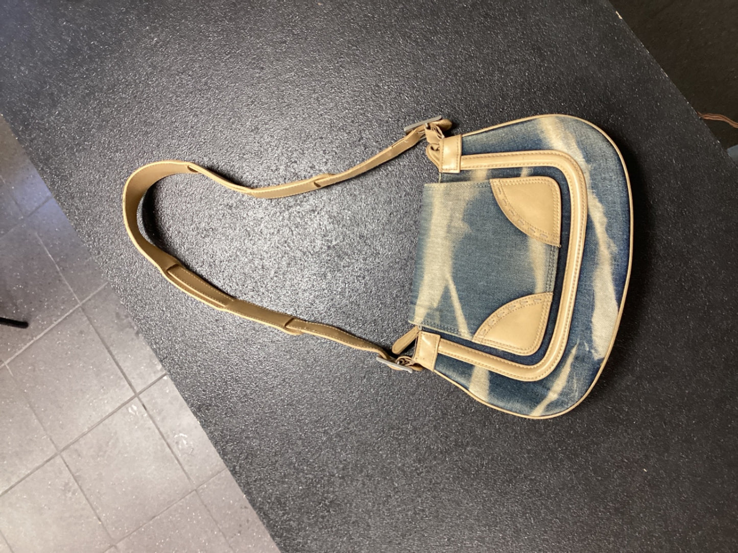 Pre-Loved Unbekannt Handtasche Blau und Beige